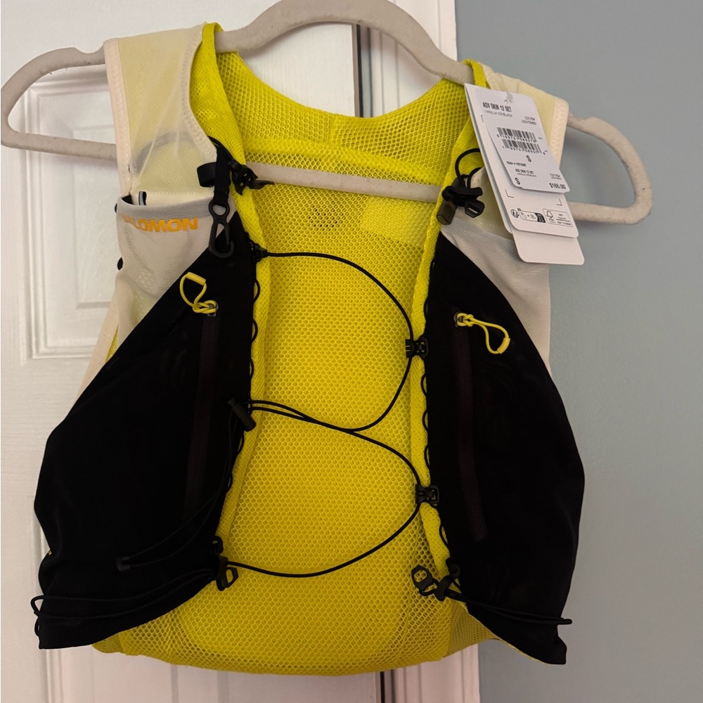 NWT Salomon ADV skin 12 vest in vanilla ice / black - Picture 2 of 6